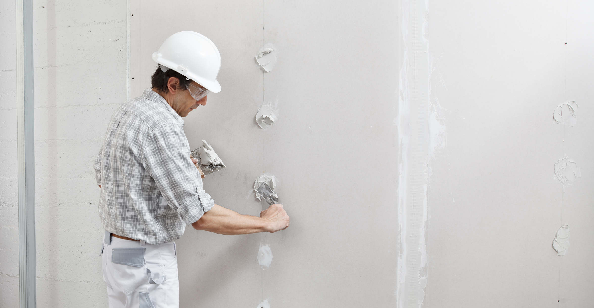 Drywall Issues at Home: DIY Fixes Vs Professional Drywall Repair DIY or Professional Drywall Repair at home